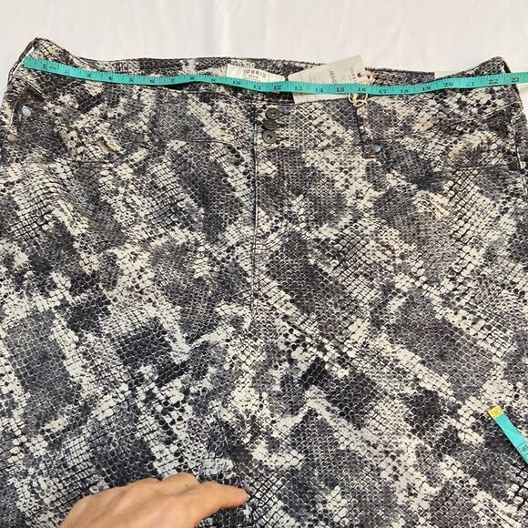 Torrid Snake Print Jegging Sz. 28 Short New - Picture 11 of 13